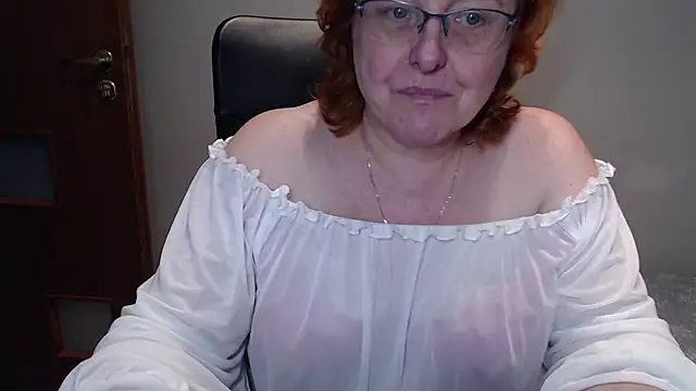 Snapshot of JoannaAndNeighbour chatting on February 6, 2025, 10:26 am JoannaAndNeighbour online show from February 6, 2025, 10:26 am