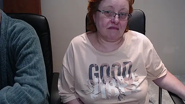 Snapshot of JoannaAndNeighbour chatting on February 16, 2025, 12:32 pm JoannaAndNeighbour online show from February 16, 2025, 12:32 pm