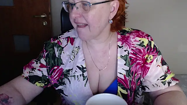 Snapshot of JoannaAndNeighbour chatting on March 3, 2025, 10:17 am JoannaAndNeighbour online show from March 3, 2025, 10:17 am