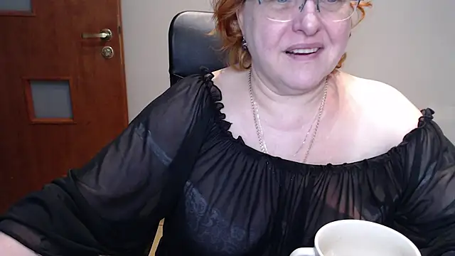 Snapshot of JoannaAndNeighbour chatting on March 12, 2025, 9:55 am JoannaAndNeighbour online show from March 12, 2025, 9:55 am