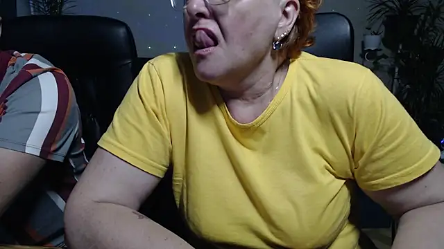 Snapshot of JoannaAndNeighbour chatting on September 25, 2025, 8:29 am JoannaAndNeighbour online show from September 25, 2025, 8:29 am