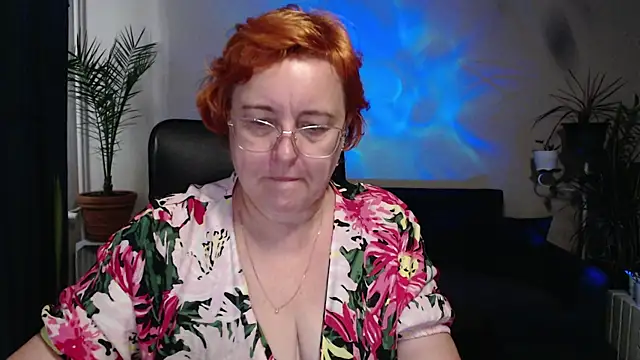 Snapshot of JoannaAndNeighbour chatting on October 9, 2025, 10:02 am JoannaAndNeighbour online show from October 9, 2025, 10:02 am