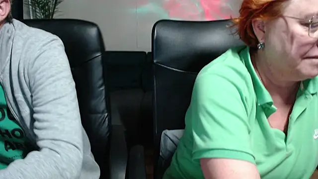 Snapshot of JoannaAndNeighbour chatting on October 14, 2025, 7:53 am JoannaAndNeighbour online show from October 14, 2025, 7:53 am