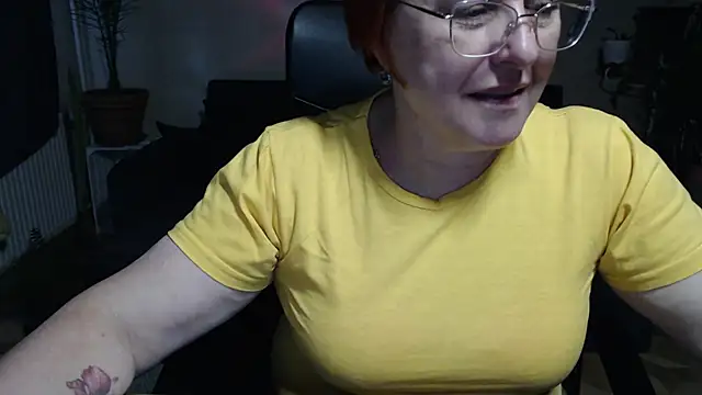 Snapshot of JoannaAndNeighbour chatting on October 21, 2025, 2:51 pm JoannaAndNeighbour online show from October 21, 2025, 2:51 pm