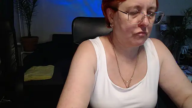 Snapshot of JoannaAndNeighbour chatting on November 9, 2025, 10:24 am JoannaAndNeighbour online show from November 9, 2025, 10:24 am