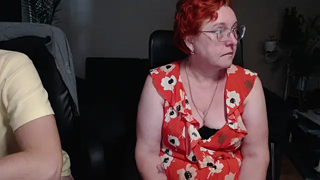 Snapshot of JoannaAndNeighbour chatting on November 17, 2025, 8:53 am JoannaAndNeighbour online show from November 17, 2025, 8:53 am