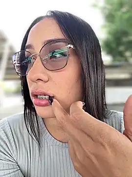 Snapshot of __IRIS__ chatting on October 4, 2025, 8:18 pm IRIS online show from October 4, 2025, 8:18 pm