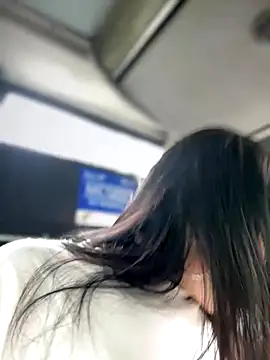 Snapshot of __IRIS__ chatting on November 6, 2025, 2:40 pm IRIS online show from November 6, 2025, 2:40 pm