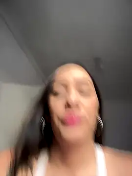 Snapshot of __IRIS__ chatting on December 4, 2025, 4:05 pm IRIS online show from December 4, 2025, 4:05 pm