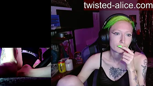 alicewonder09 online show from April 25, 2026, 4:15 am