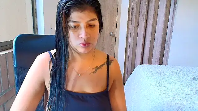 Snapshot of sara2520 chatting on October 15, 2025, 7:36 pm sara2520 online show from October 15, 2025, 7:36 pm