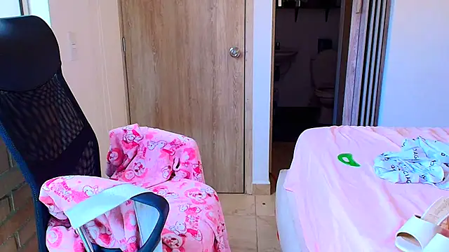 Snapshot of sara2520 chatting on December 13, 2025, 8:58 pm sara2520 online show from December 13, 2025, 8:58 pm