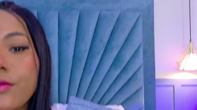 Snapshot of Sara_Boom chatting on January 28, 2025, 1:39 am Sara Boom online show from January 28, 2025, 1:39 am