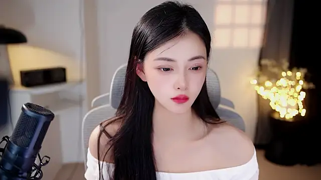 Snapshot of Ocean--Lili chatting on July 21, 2026, 2:19 pm Ocean--Lili online show from July 21, 2026, 2:19 pm