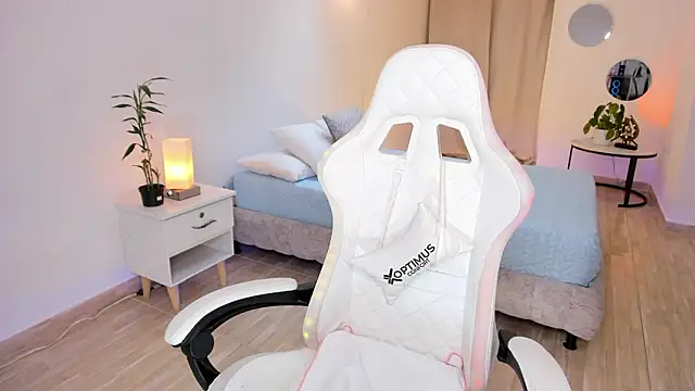 carleee winter online show from February 13, 2026, 2:40 am