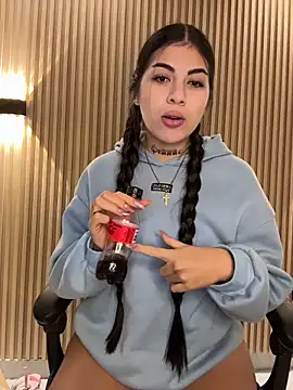 Sarasanders 4 online show from December 3, 2025, 5:04 am