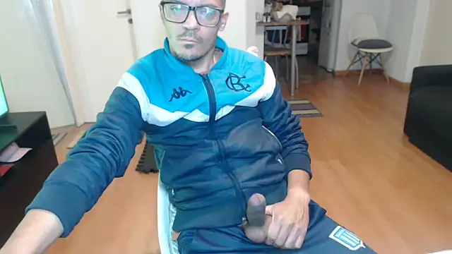 guachin hunk online show from June 14, 2026, 4:47 am