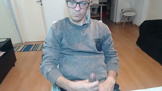 guachin hunk online show from July 4, 2026, 9:32 pm