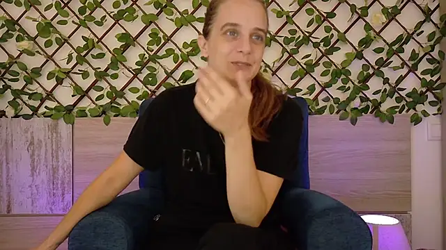 LadyChantale online show from October 26, 2025, 7:47 am