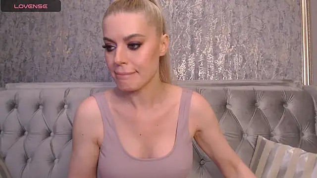 BlondieStar online show from December 21, 2025, 8:05 pm