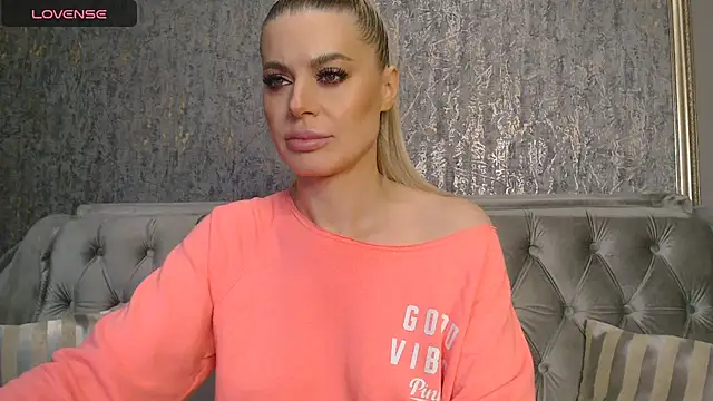 BlondieStar online show from February 4, 2026, 11:42 pm