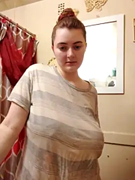 Snapshot of Snowbunnycake_131 chatting on December 11, 2024, 11:30 am Snowbunnycake 131 online show from December 11, 2024, 11:30 am