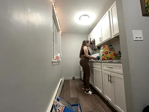 Snapshot of Snowbunnycake_131 chatting on November 22, 2025, 2:43 am Snowbunnycake 131 online show from November 22, 2025, 2:43 am