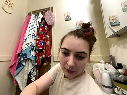 Snapshot of Snowbunnycake_131 chatting on November 30, 2025, 3:05 pm Snowbunnycake 131 online show from November 30, 2025, 3:05 pm