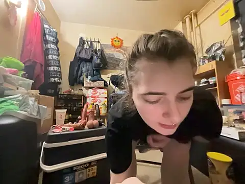 Snowbunnycake 131 online show from May 17, 2026, 8:12 am