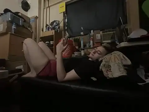 Snowbunnycake 131 online show from May 20, 2026, 9:37 am
