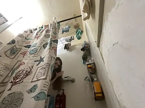 Snowbunnycake 131 online show from June 10, 2026, 12:59 pm
