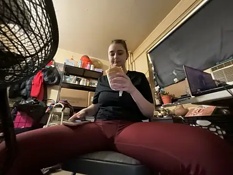 Snowbunnycake 131 online show from June 14, 2026, 6:10 pm