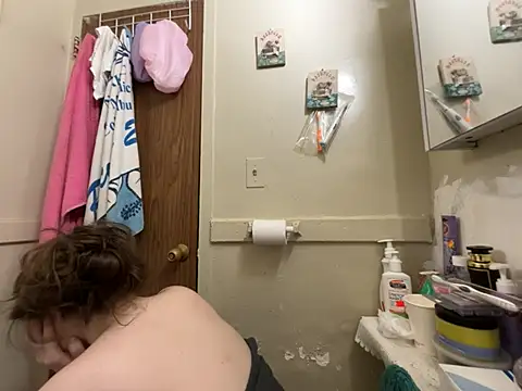 Snowbunnycake 131 online show from June 15, 2026, 6:15 am