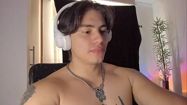 Snapshot of Giordano_Russo chatting on May 11, 2026, 4:04 pm Giordano Russo online show from May 11, 2026, 4:04 pm
