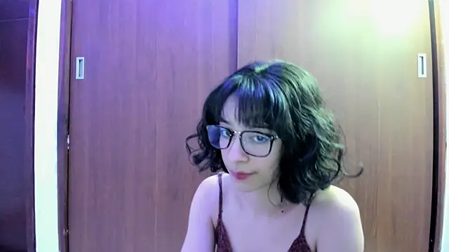 Snapshot of _Lunnaa_ chatting on December 8, 2024, 3:43 am Lunnaa online show from December 8, 2024, 3:43 am