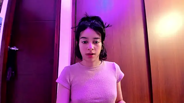 Snapshot of _Lunnaa_ chatting on December 21, 2024, 5:25 am Lunnaa online show from December 21, 2024, 5:25 am