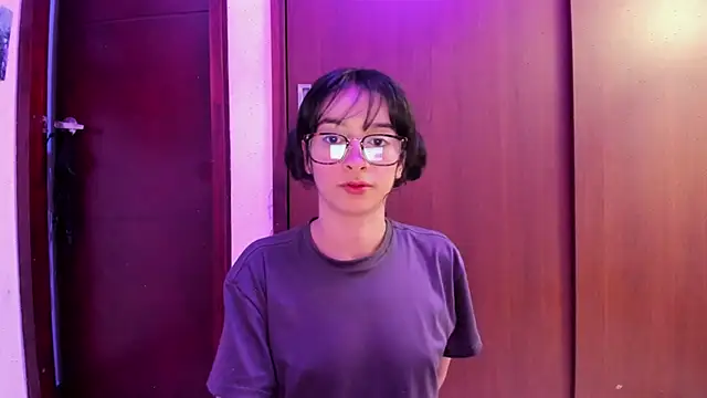 Snapshot of _Lunnaa_ chatting on February 23, 2025, 1:57 am Lunnaa online show from February 23, 2025, 1:57 am