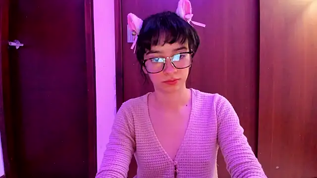 Snapshot of _Lunnaa_ chatting on March 3, 2025, 12:48 am Lunnaa online show from March 3, 2025, 12:48 am