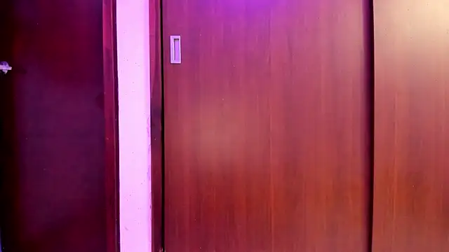 Snapshot of _Lunnaa_ chatting on March 17, 2025, 1:24 am Lunnaa online show from March 17, 2025, 1:24 am