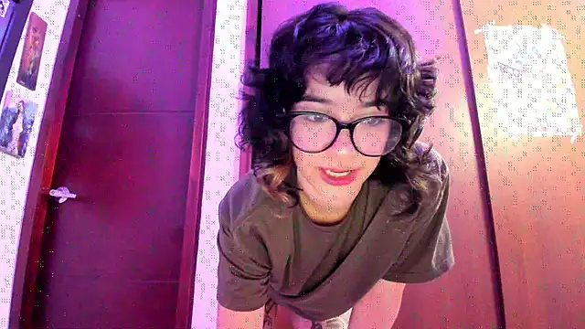 Snapshot of _Lunnaa_ chatting on October 20, 2025, 2:56 am Lunnaa online show from October 20, 2025, 2:56 am