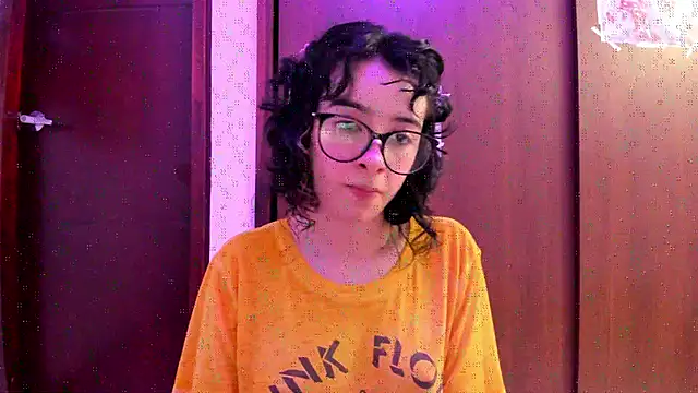 Snapshot of _Lunnaa_ chatting on November 7, 2025, 11:38 pm Lunnaa online show from November 7, 2025, 11:38 pm