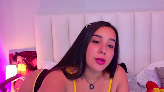 Snapshot of ValenScott1 chatting on May 15, 2026, 1:07 pm ValenScott1 online show from May 15, 2026, 1:07 pm
