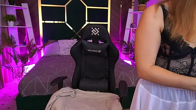 Snapshot of CassandraGood chatting on September 23, 2025, 8:39 am CassandraGood online show from September 23, 2025, 8:39 am