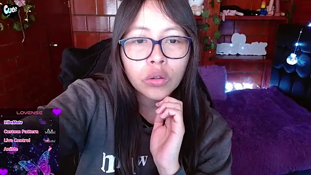 MidoriQuiinn online show from March 12, 2026, 2:23 pm