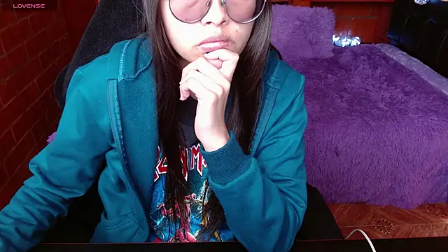 Snapshot of MidoriQuiinn chatting on June 10, 2026, 7:35 pm MidoriQuiinn online show from June 10, 2026, 7:35 pm