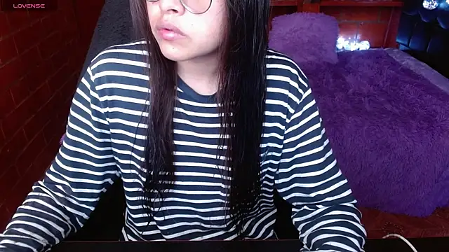 Snapshot of MidoriQuiinn chatting on June 18, 2026, 4:00 pm MidoriQuiinn online show from June 18, 2026, 4:00 pm