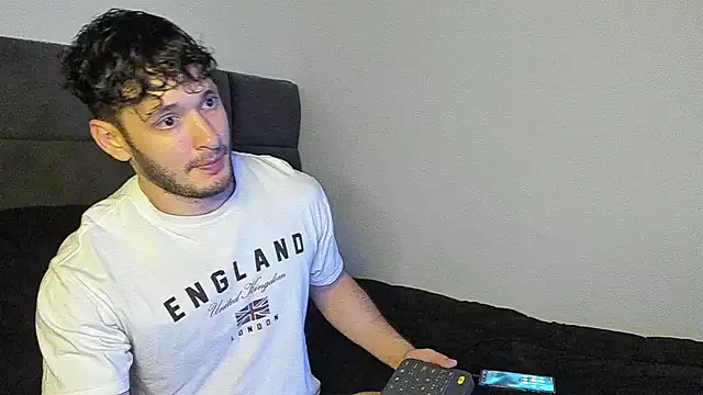 Snapshot of alejandro__2 chatting on December 3, 2025, 8:29 pm alejandro 2 online show from December 3, 2025, 8:29 pm