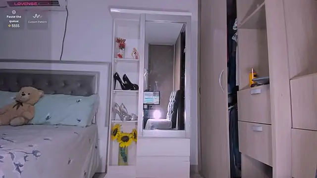 sharonDulce online show from March 15, 2025, 5:08 am