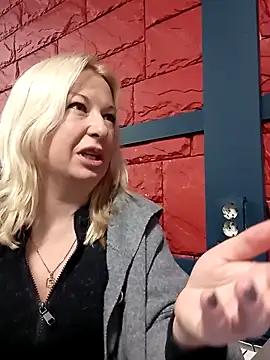 Snapshot of Arina_smiles chatting on December 8, 2024, 4:50 pm Arina smiles online show from December 8, 2024, 4:50 pm