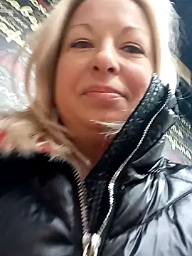 Snapshot of Arina_smiles chatting on December 20, 2024, 3:31 pm Arina smiles online show from December 20, 2024, 3:31 pm